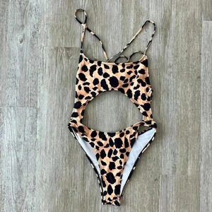 Womens Cutout Cheetah Print One Piece Swimsuit - M